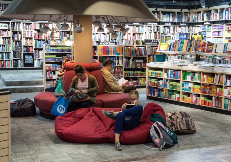 magasin-PEONE-min_books_bookstore_book_reader_readers_reading_shop_sale_books-849006